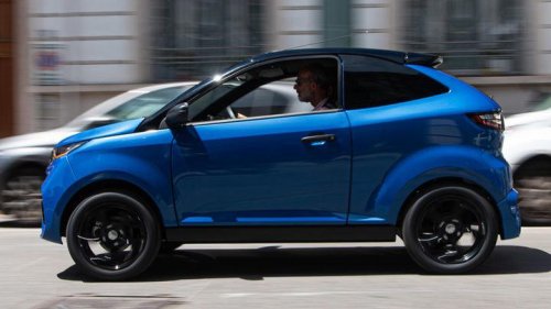 Aixam pone al día sus coches sin carnet con la nueva gama S10-2: diseño renovado, más tecnología y versiones diésel y eléctricas