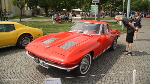 8 classic performance cars from the golden muscle era that still turn heads