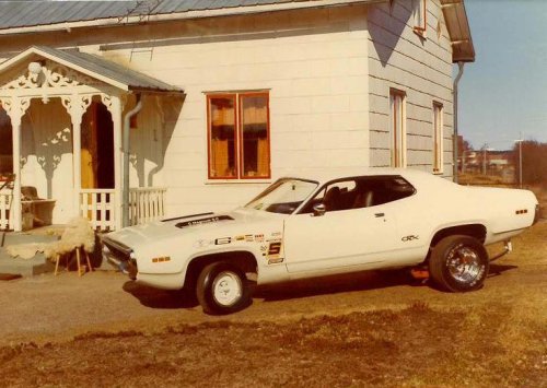 25 photos of 1970s muscle cars dominating the road