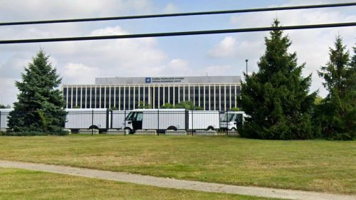 GM, Pontiac, GM is tearing down the building where Pontiac built its legend