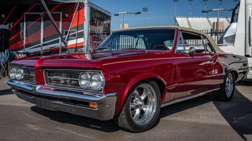 Pontiac, What made the 1964 Pontiac GTO a legendary part of muscle car history