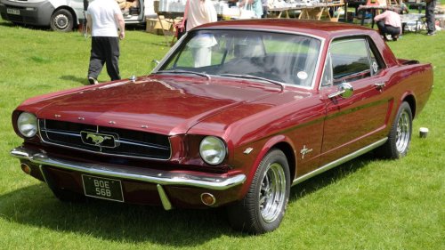 8 American cars that defined the spirit of the 1960s