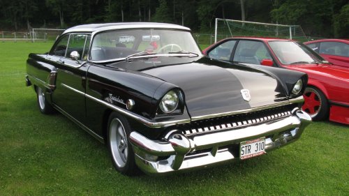 10 performance cars that set the stage for the muscle car era