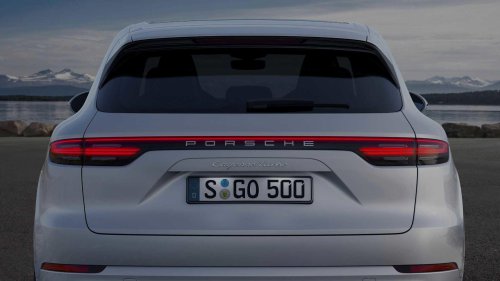 2019 Porsche Cayenne vs. 2026 Honda CR-V: A used luxury bargain