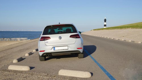 10 car tech features that improve safety &amp; 10 that distract you