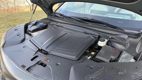 Genesis, 2026 Genesis GV60 Sport: 3 pros and 2 cons