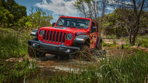 Jeep, Jeep Wrangler, Jeep Wrangler Rubicon, Toyota, Used Jeep Wrangler Rubicon vs new Toyota RAV4: Capability and pricing compared