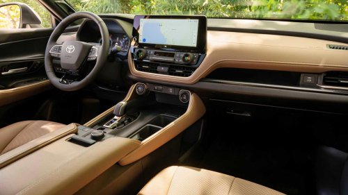 How Volkswagen's three-row 2027 Atlas stacks up against the Toyota Grand Highlander