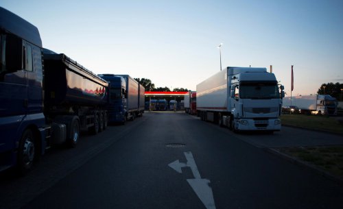 Cuidado si viajas por Europa en coche: este país ya cobra el diésel mucho más caro a los vehículos con matrícula extranjera