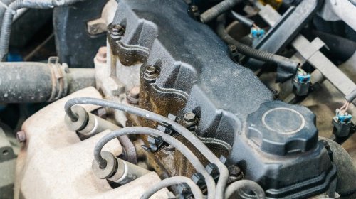 5 common reasons your car's engine is leaking oil