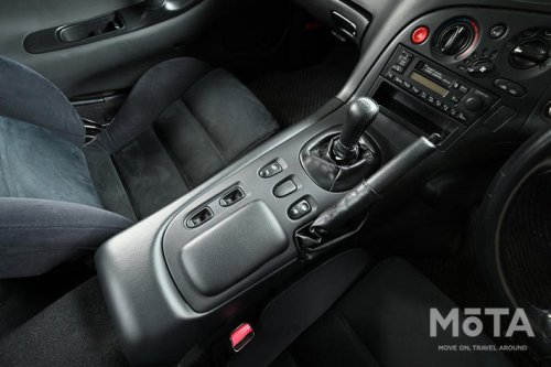 奇跡のフルノーマル状態! 25年間ワンオーナー「マツダ RX-7（FD3S）」の外観・内装をイッキ見