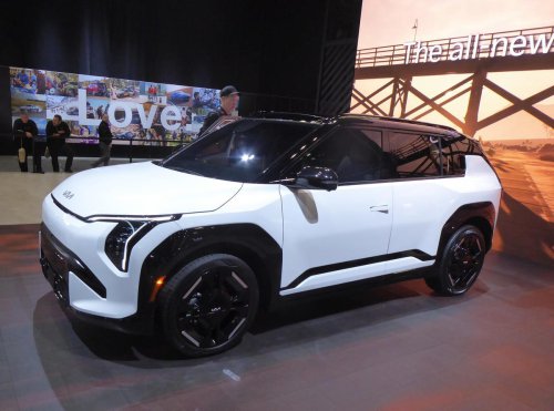 New York Auto Show reflects an industry in flux