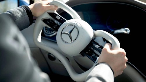 Mercedes revoluciona el automóvil con el nuevo volante por cable del EQS: "Deja al resto de coches obsoletos"