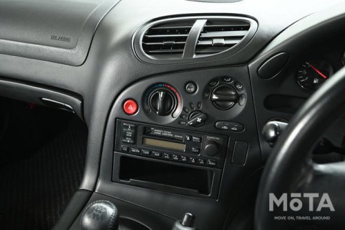 奇跡のフルノーマル状態! 25年間ワンオーナー「マツダ RX-7（FD3S）」の外観・内装をイッキ見