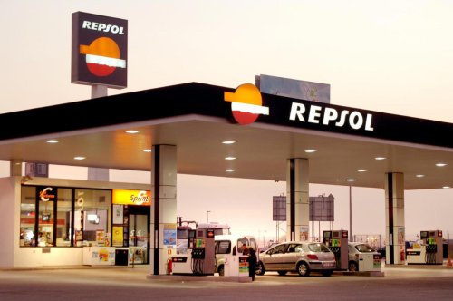 Ni 100 euros ni prohibido repostar: esta es la única sanción real que un conductor puede recibir al poner gasolina