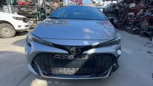 Este Toyota Corolla va al desguace con solo 12.500 km y de él dicen los trabajadores que "es el coche que no pisa un taller"