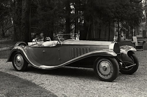 Los bellos héroes de la motor de ocho cilindros en línea