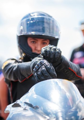 NHRA sisters Jasmine Salinas and Jianna Evaristo-Salinas bring speed and style to the track, in photos