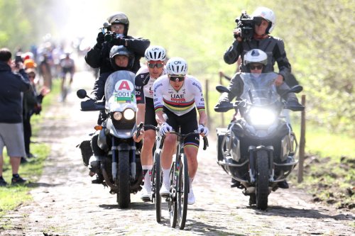 Pogacar ya vuela sobre los adoquines de París-Roubaix
