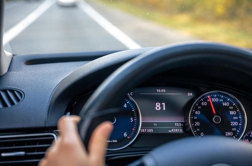 El fraude que es un peligro para la seguridad: coches de ocasión con 320.000 kilómetros borrados