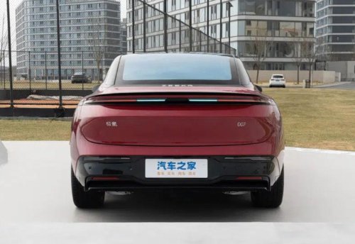 Este rival del Tesla Model 3 tiene 900V, hasta 905 km de autonomía, carga en 10 minutos y cuesta solo 24.600 euros