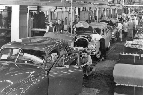 Cómo Kaiser-Frazer compitió con los gigantes de Detroit y casi ganó