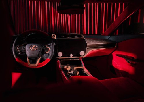 Un Lexus RZ que no es ni verde ni azul: el homenaje de la marca al centenario de Miles Davis
