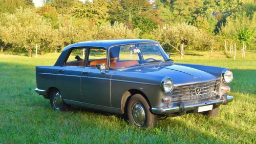 1966 Peugeot 404 vs 1966 Citroën DS, one was simpler the other more complex