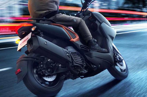 高速道路も走れるし、足としては最強かもね!150ccから200ccクラスの軽二輪「実用スクーター」3選