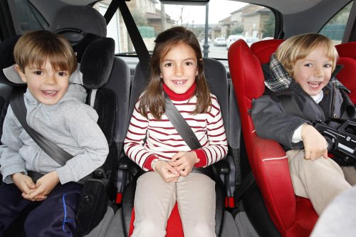 Expertos alemanes alertan: no compres este accesorio para el coche, puede ser fatal para los niños