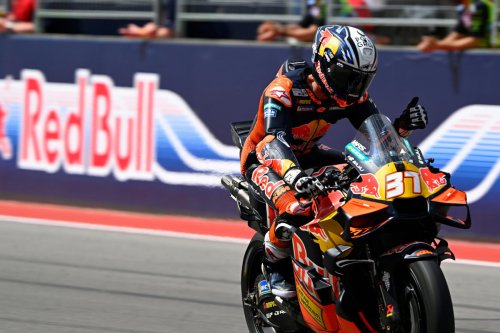 Acosta mantiene el pulso