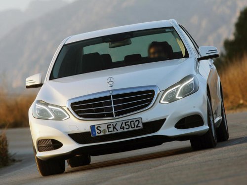 大幅改良のメルセデス・ベンツ Eクラスは新世代マスクと、リーンバーン ターボユニットが目玉だった【10年ひと昔の新車】