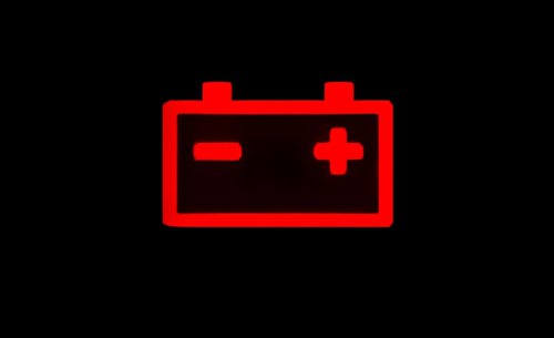 Testigos del cuadro de instrumentos del coche: ¿cuáles te obligan a parar inmediatamente y cuáles no?