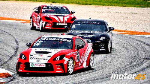 Racing Weekend Valencia 2026: Rocco Coronel debuta con dos victorias