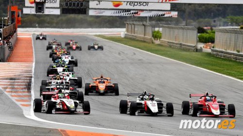 Racing Weekend Valencia 2026: Rocco Coronel debuta con dos victorias