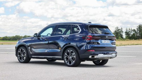 How Mercedes-Benz's luxurious 2027 GLE stacks up against the BMW X5
