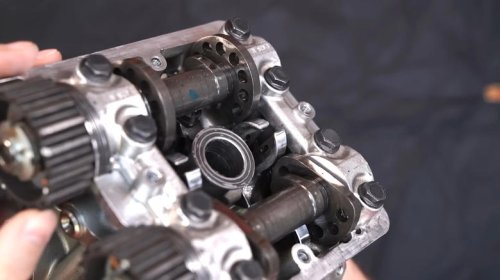 Why are desmodromic valvetrains so rare in engines?