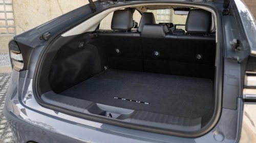 Toyota Prius vs. Prius Prime: How do the two hybrids compare?