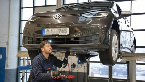 Los 10 mandamientos de las revisiones en coches eléctricos: los detalles clave que no puedes pasar por alto
