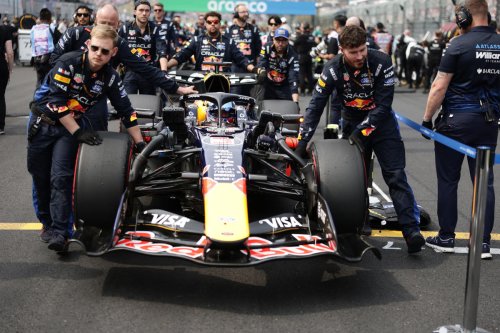 Desbandada crítica en Red Bull