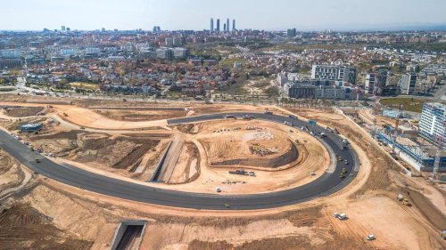 Avistan un Fórmula 1 recorriendo las vías del metro de Madrid
