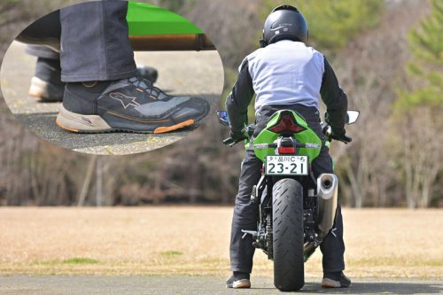 国産400cc4気筒エンジンのステイタスは唯一無二! なのにビギナーにも乗りやすい【カワサキ Ninja ZX-4RR】