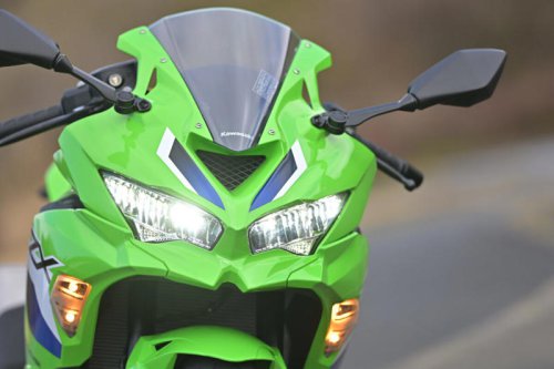 国産400cc4気筒エンジンのステイタスは唯一無二! なのにビギナーにも乗りやすい【カワサキ Ninja ZX-4RR】