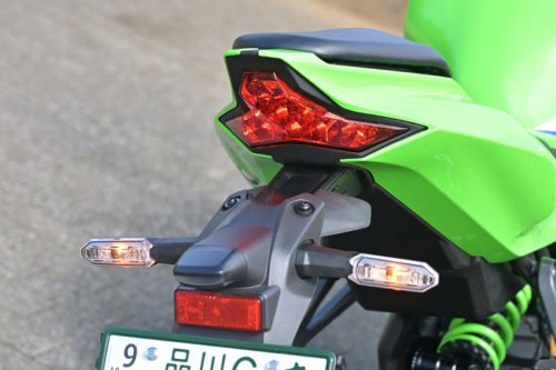 国産400cc4気筒エンジンのステイタスは唯一無二! なのにビギナーにも乗りやすい【カワサキ Ninja ZX-4RR】