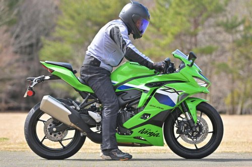 国産400cc4気筒エンジンのステイタスは唯一無二! なのにビギナーにも乗りやすい【カワサキ Ninja ZX-4RR】