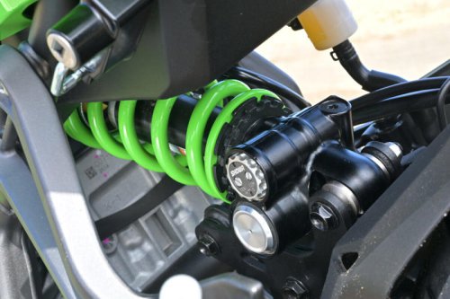 国産400cc4気筒エンジンのステイタスは唯一無二! なのにビギナーにも乗りやすい【カワサキ Ninja ZX-4RR】