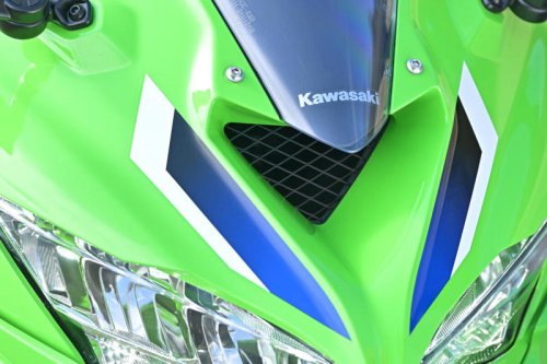 国産400cc4気筒エンジンのステイタスは唯一無二! なのにビギナーにも乗りやすい【カワサキ Ninja ZX-4RR】