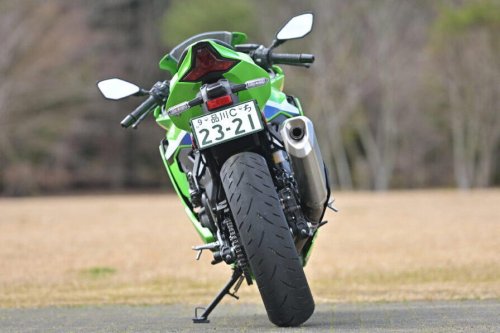 国産400cc4気筒エンジンのステイタスは唯一無二! なのにビギナーにも乗りやすい【カワサキ Ninja ZX-4RR】