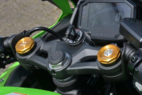 国産400cc4気筒エンジンのステイタスは唯一無二! なのにビギナーにも乗りやすい【カワサキ Ninja ZX-4RR】