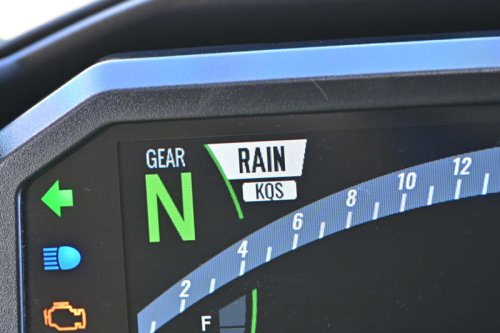 国産400cc4気筒エンジンのステイタスは唯一無二! なのにビギナーにも乗りやすい【カワサキ Ninja ZX-4RR】